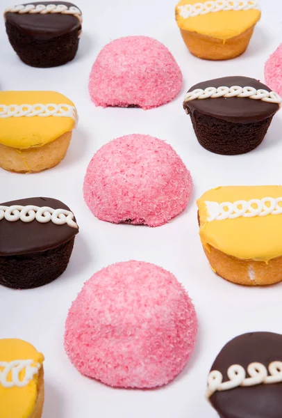 Çeşit çeşit abur cubur.. 