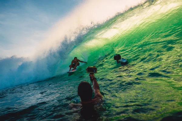 Bali Indonesia April 2018 Surfer Ride Big Barrel Wave Padang — Stock Photo, Image