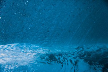 Varil dalga Okyanusu. Sörf Oahu için son dakika dalga
