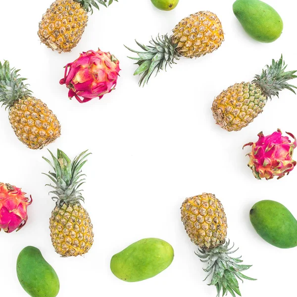 芒果与龙果在白色背景下的菠萝花纹 — 图库照片