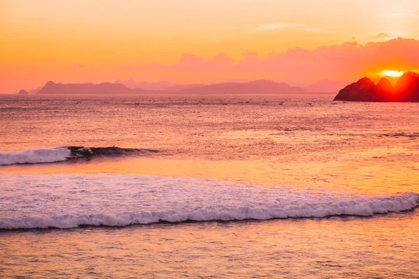 Océan Côte Coucher Soleil Avec Nuages Mer Avec Vagues — Photo