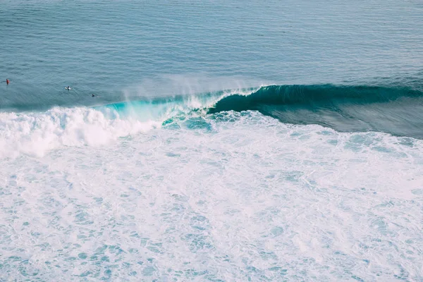 Στον Ωκεανό Μεγάλα Κύματα Και Surfing Στο Μπαλί Αεροφωτογραφία — Φωτογραφία Αρχείου