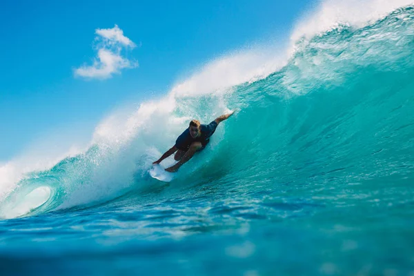 Július 2018 Bali Indonézia Surfer Nagy Hordó Hullám Padang Padang — Stock Fotó