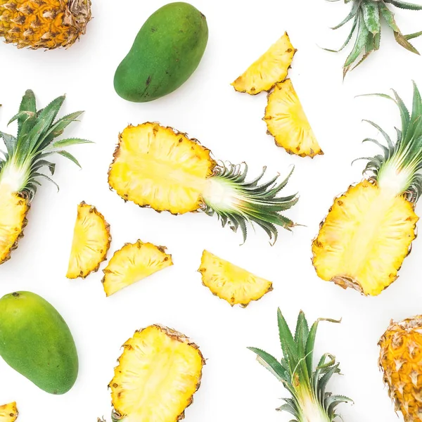 Draufsicht Auf Reife Ananas Und Mango Auf Weißem Hintergrund — Stockfoto