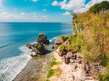 Doğal görünümünü tropic plaj ve sakin okyanus su