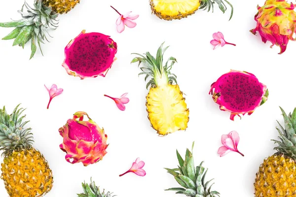 Composition Des Fruits Ananas Fruits Dragon Avec Des Fleurs Roses — Photo