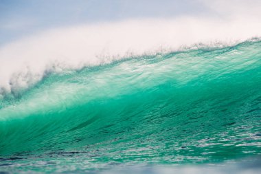 Dalga doku sualtı. Okyanusta temiz su