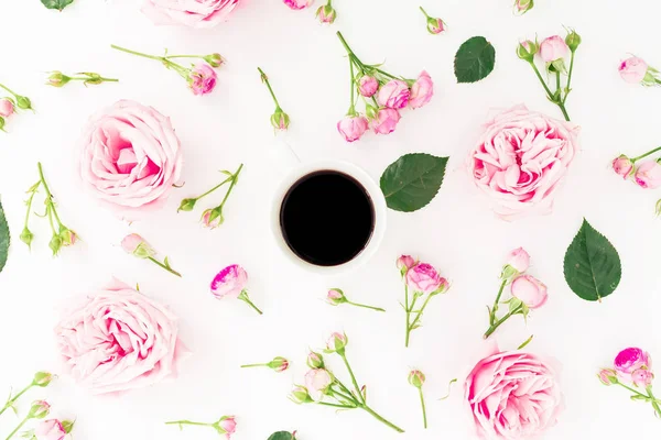 Rosas Color Rosa Pastel Con Taza Café Aislado Sobre Fondo — Foto de Stock