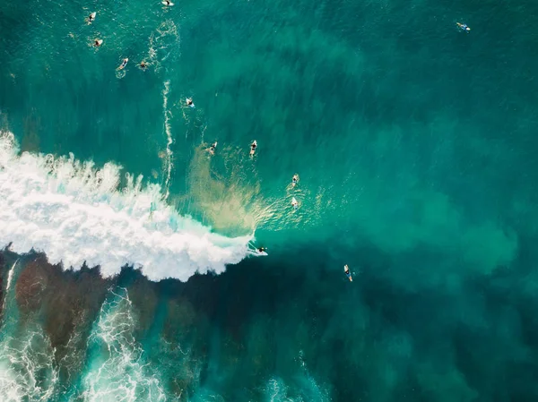 Γραφική Θέα Από Την Επιφάνεια Της Θάλασσας Λευκό Αφράτο Κύματα — Φωτογραφία Αρχείου