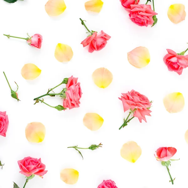Bloemenpatroon Van Pastel Roze Rozen Met Gele Bloemblaadjes Geïsoleerd Een — Stockfoto