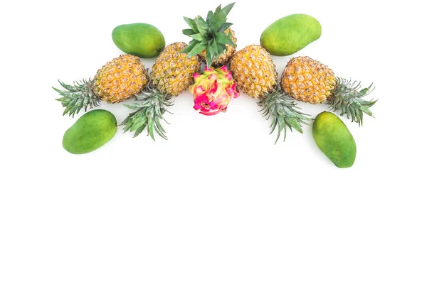 Cadre Alimentaire Avec Ananas Mangues Fruits Dragon Sur Fond Blanc — Photo