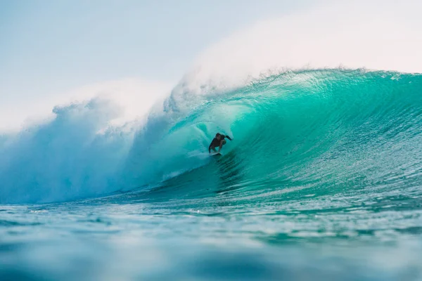 Bali Indonésia Julho 2018 Surfista Profissional Cavalgando Bem Dentro Curva — Fotografia de Stock