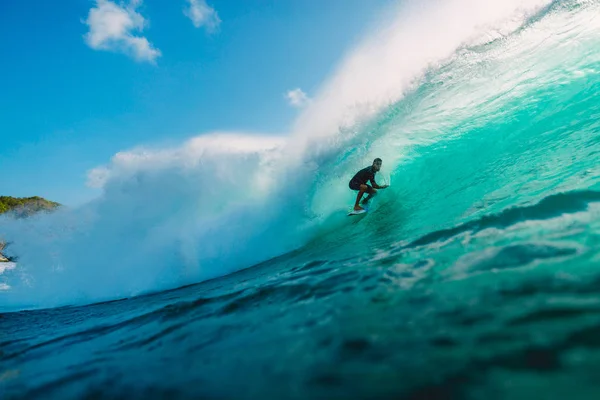 Bali Indonesia Julio 2018 Surfista Profesional Que Monta Bien Dentro — Foto de Stock