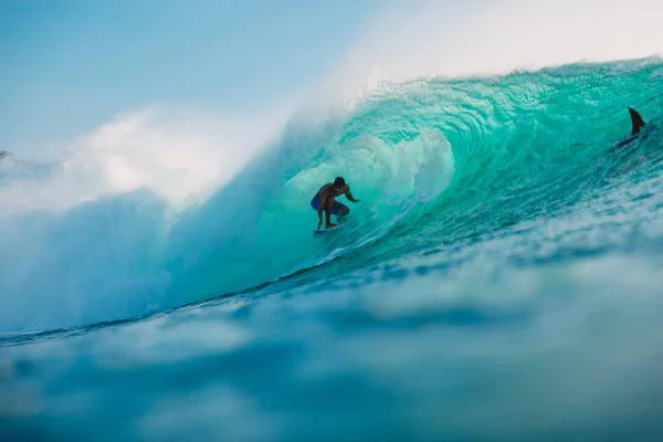 Bali Indonezja Lipca 2018 Profesjonalny Surfer Jazdy Dobrze Wewnątrz Krzywej — Zdjęcie stockowe