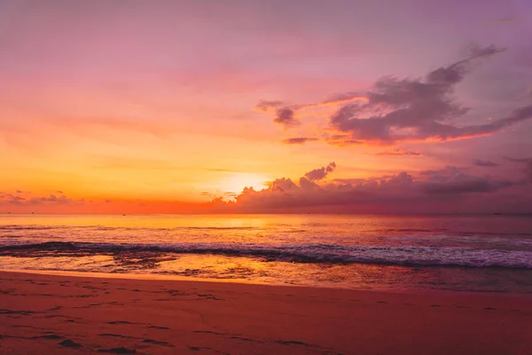 Colorato Tramonto Sulla Spiaggia Tropicale Con Oceano Bali — Foto Stock