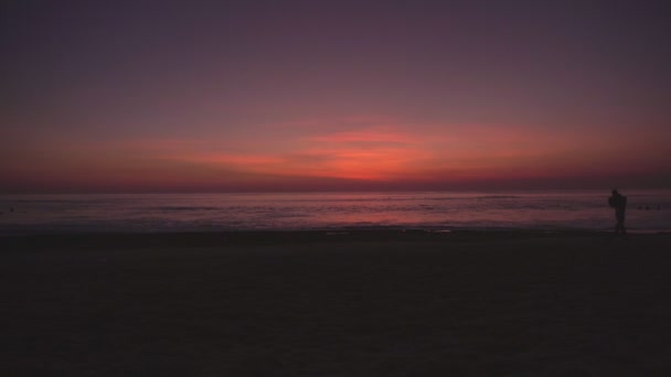 Pôr Sol Colorido Brilhante Nascer Sol Oceano Com Ondas Praia — Vídeo de Stock