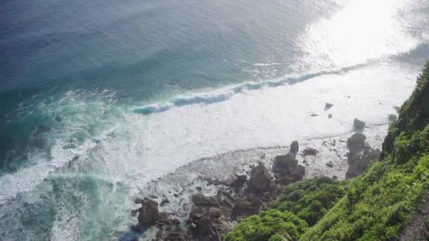 Océan Avec Vagues Pierres Rochers Falaises Uluwatu Bali — Video