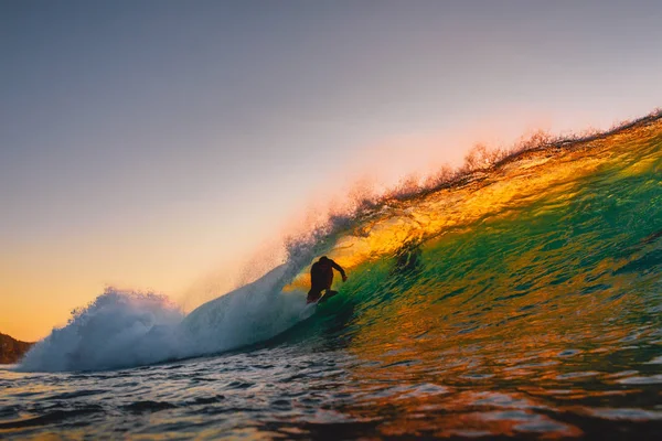 Setembro 2018 Bali Indonésia Passeio Surfista Onda Barril Pôr Sol — Fotografia de Stock