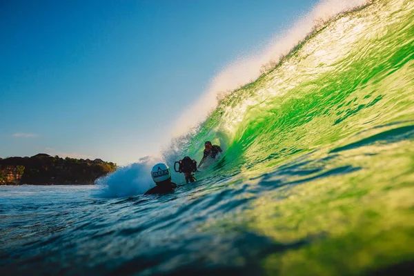 September 2018 Bali Indonesia Surfer Ride Barrel Wave Surf Photographer — Stock Photo, Image