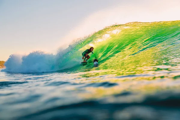 Setembro 2018 Bali Indonésia Passeio Surfista Onda Barril Pôr Sol — Fotografia de Stock