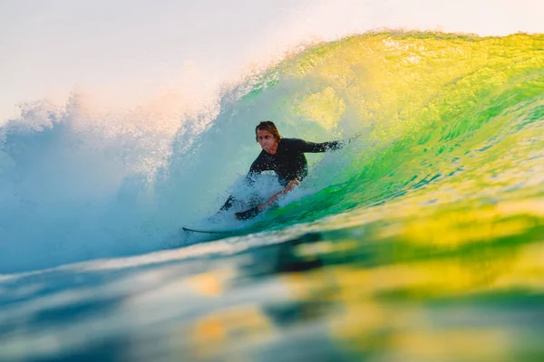 Setembro 2018 Bali Indonésia Passeio Surfista Onda Barril Pôr Sol — Fotografia de Stock