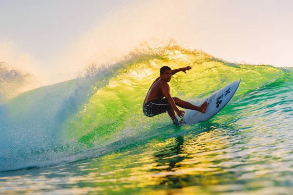 Setembro 2018 Bali Indonésia Passeio Surfista Onda Barril Pôr Sol — Fotografia de Stock