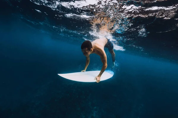 Man Surfer Surfboard Dive Underwater Big Ocean Wave — Stock Photo, Image