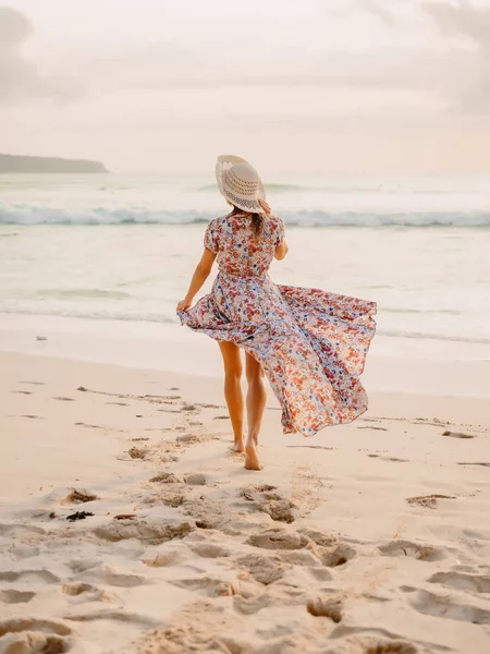 Pin by Huritorres on Huri 15 | Beach dresses, Beach photoshoot, Photoshoot  dress