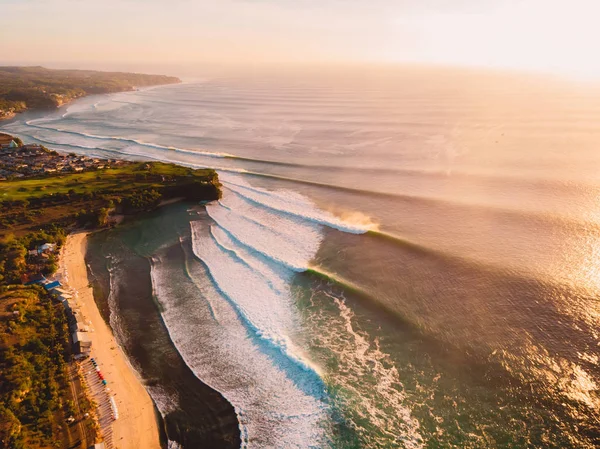 Lichte Warme Zonsondergang Met Oceaan Ideale Golven Voor Surfen — Stockfoto