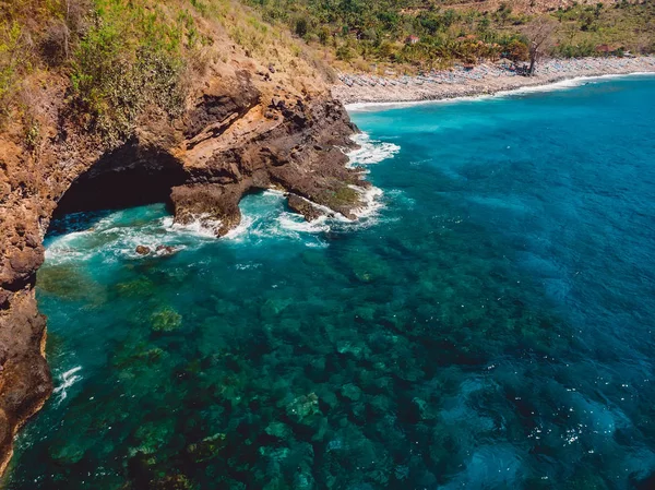 Vista Aérea Del Océano Azul Con Costa Rocosa Playa —  Fotos de Stock