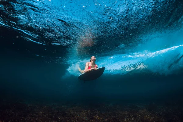 Surfer Woman Bikini Surfboard Diving Barrel Ocean Wave — Stock Photo, Image