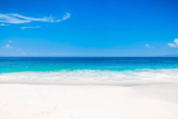 Praia Branca Tropical Com Oceano Azul Ilha Tropical — Fotografia de Stock