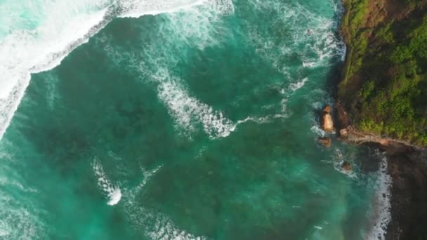 Cape Mavi Okyanus Dalgaları Ile Havadan Görünümü — Stok video