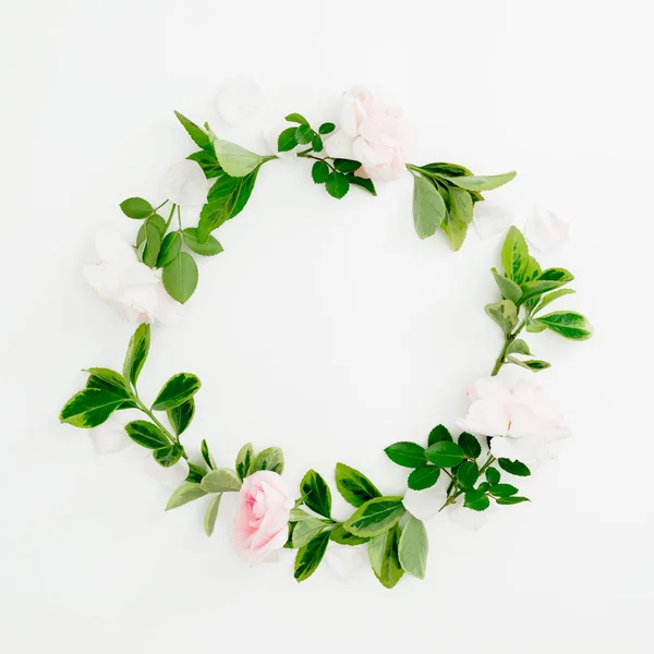 Marco Redondo Floral Rosas Hojas Verdes Sobre Fondo Blanco Asiento — Foto de Stock