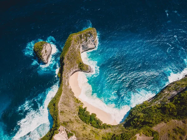 Rajská Pláž Skalnatého Útesu Ostrově Nusa Penida Letecká Dron Zobrazení — Stock fotografie