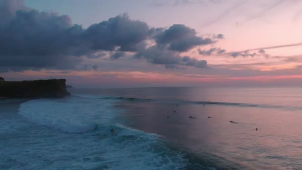 夕日や日の出と海の波と海 航空写真ビュー — ストック動画