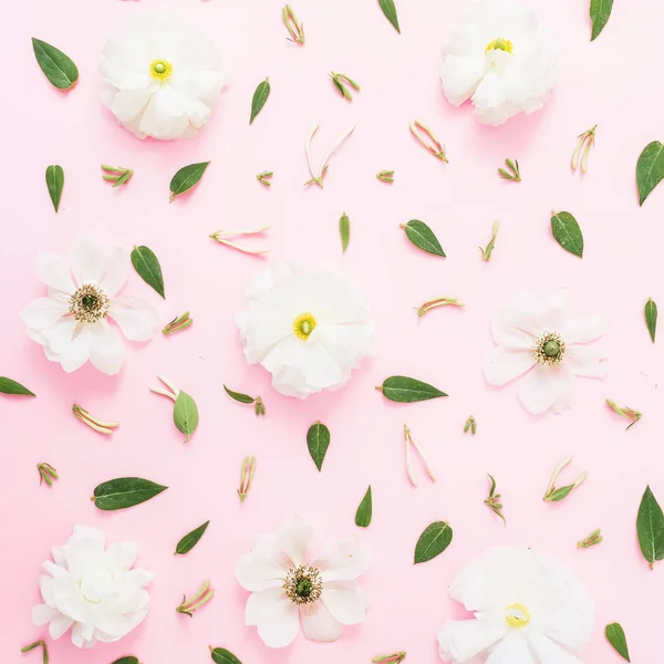 Цветочный Узор Белыми Весенними Цветами Листьями Розовом Фоне Цветочный Весенний — стоковое фото