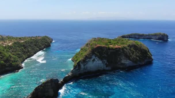 Paradise View Rocks Nusa Penida Island Aerial Drone View — Stock Video