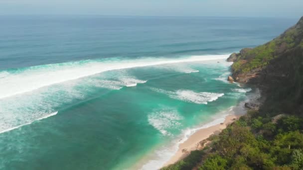 Luchtfoto Van Oceaan Kust Zee Met Grote Golven Bovenaanzicht — Stockvideo