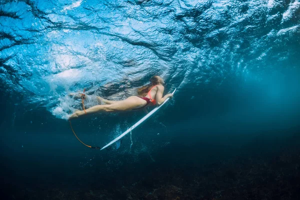 Surfer Girl Bikini Surfboard Dive Underwater Wave — Stock Photo, Image