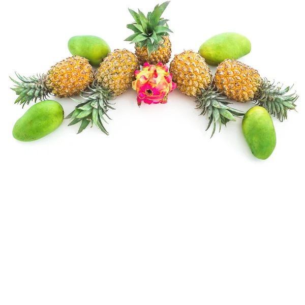 Composition Cadre Fruits Ananas Fruits Dragon Sur Fond Blanc Couché — Photo