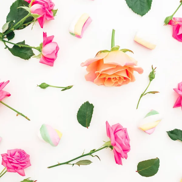 Flores Rosas Malvavisco Con Azúcar Sobre Fondo Blanco Piso Tendido — Foto de Stock