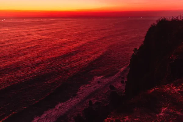 Acantilado Rocoso Con Océano Puesta Sol Roja Bali — Foto de Stock