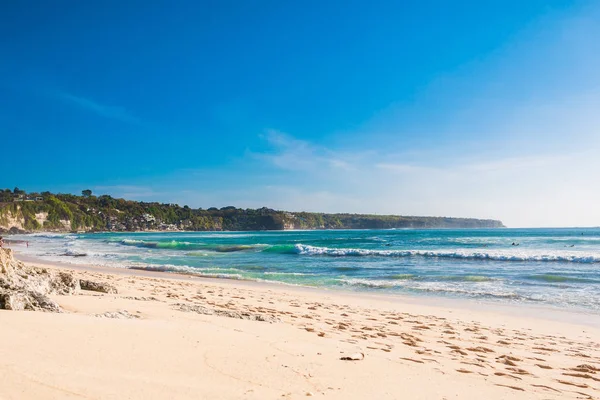 Tropische Zandstrand Met Blauwe Oceaan Hemel Bali — Stockfoto