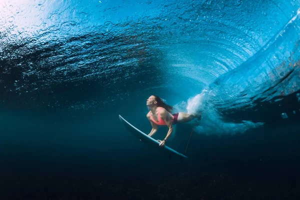 Surfer Woman Dive Underwater Barrel Wave — Stock Photo, Image