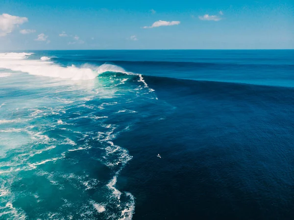 Vedere Aeriană Surfing Ului Val Mare Valuri Mari Ocean — Fotografie, imagine de stoc