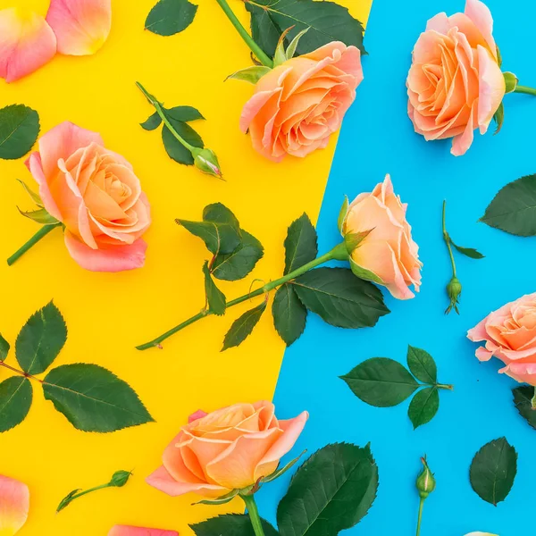Patrón Floral Flores Rosas Con Hojas Aisladas Sobre Fondo Amarillo — Foto de Stock