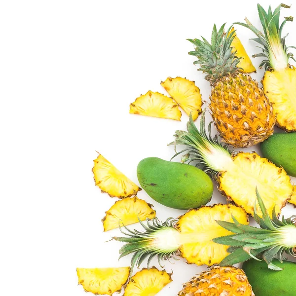 Composição Frutas Tropicais Abacaxi Manga Fundo Branco Deitado Plano Vista — Fotografia de Stock