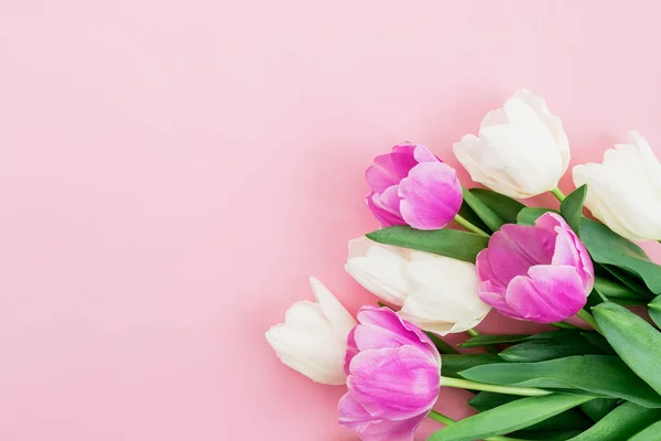 Boeket Gemaakt Van Witte Roze Bloemen Roze Achtergrond Lente Achtergrond — Stockfoto