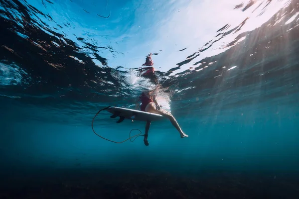Young Surf Girl Surfboard Underwater Ocean — Stock Photo, Image